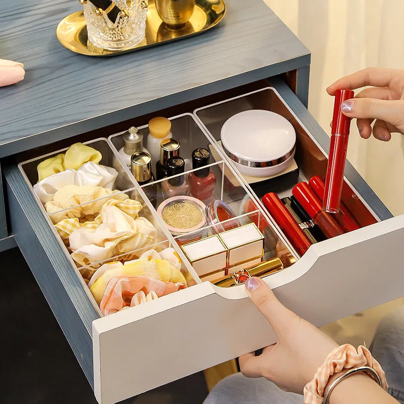 boîtes rangement transparentes modernes minimalistes maquillage pinceaux crèmes vernis rubans cosmétiques organisation vanity