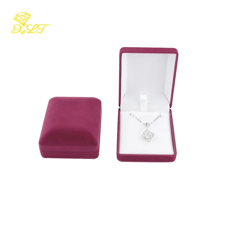 boîte rangement velours collier plume élégant classique pendentif plume argenté emballage sécurité transport bijoux