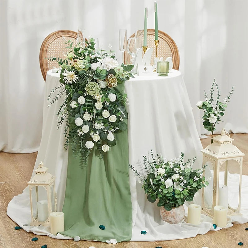 bouquet artificiel feuilles vertes roses blanches naturel romantique vase blanc lanternes