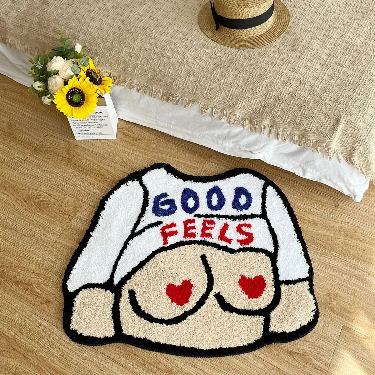 tapis polyester antidérapant dessin buste coeurs GOOD FEELS blanc rouge créatif humoristique maison