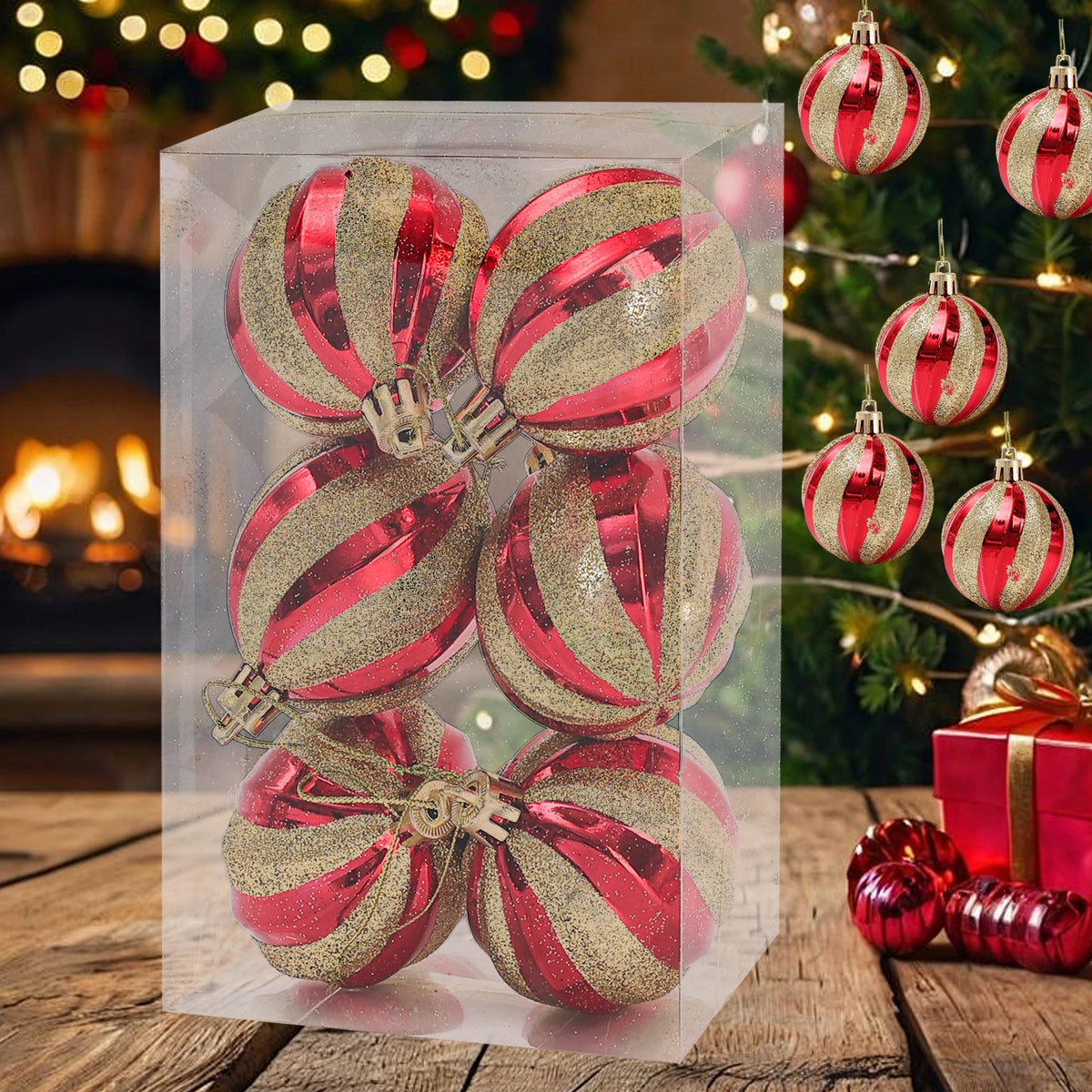 Boules de Noël rouges et blanches accrochées avec des guirlandes lumineuses