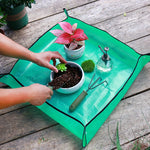 tapis pliable protection plantes utilitaire jardinage vert turquoise outils terreau pots feuilles rouges