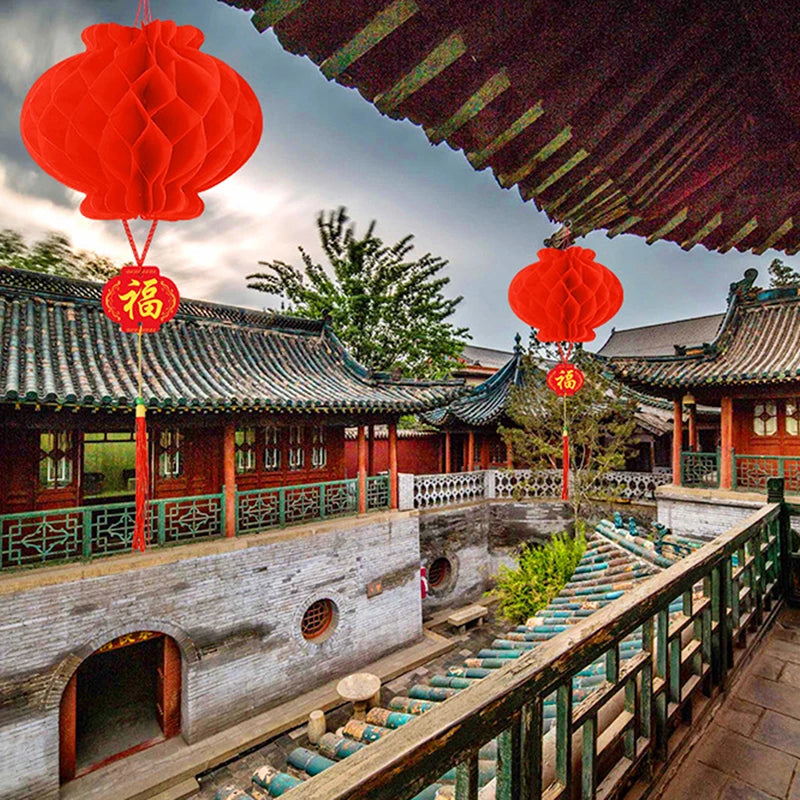 lanternes chinoises traditionnelles rouges motifs papier anneaux métalliques rubans suspension événements festifs