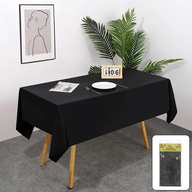 nappes jetables blanches imperméables tables fêtes mariages extérieur lisses ourlets festonnés