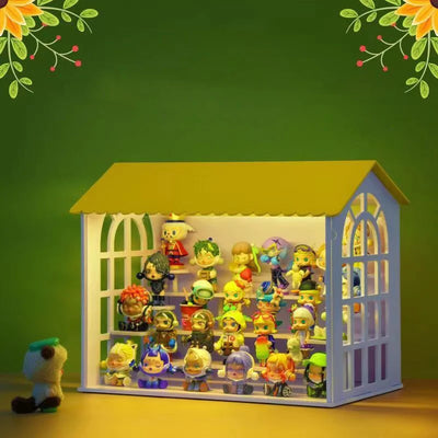 Présentoir rangement jouets style maison toit gris clair sur table en bois