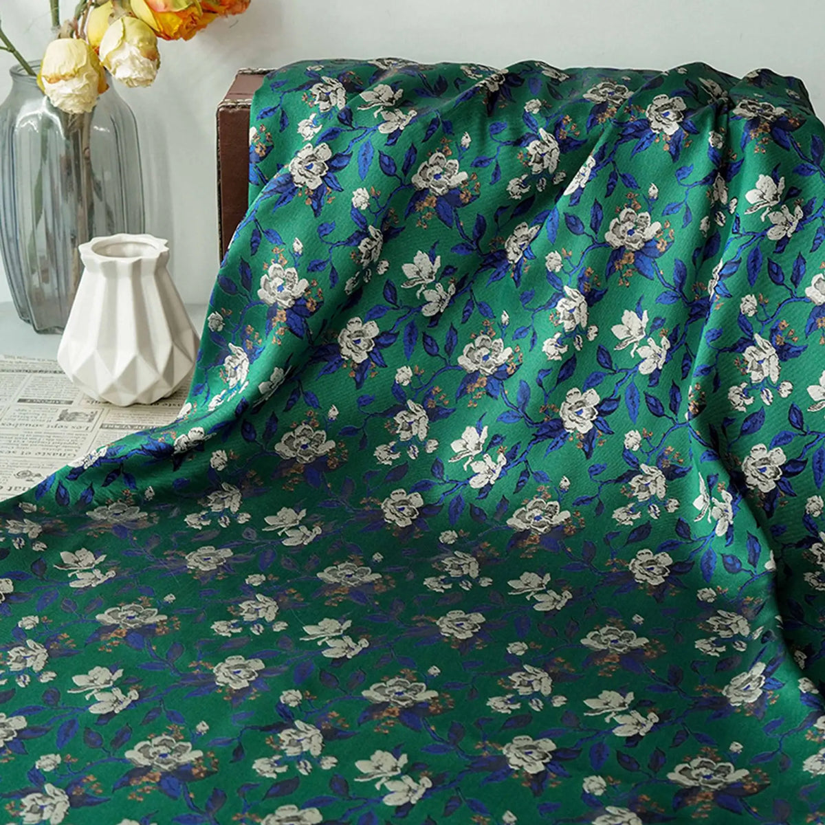 tissu imprimé fleurs blanches vert polyester classique résistance intempéries opacité tissu brocart Jacquard