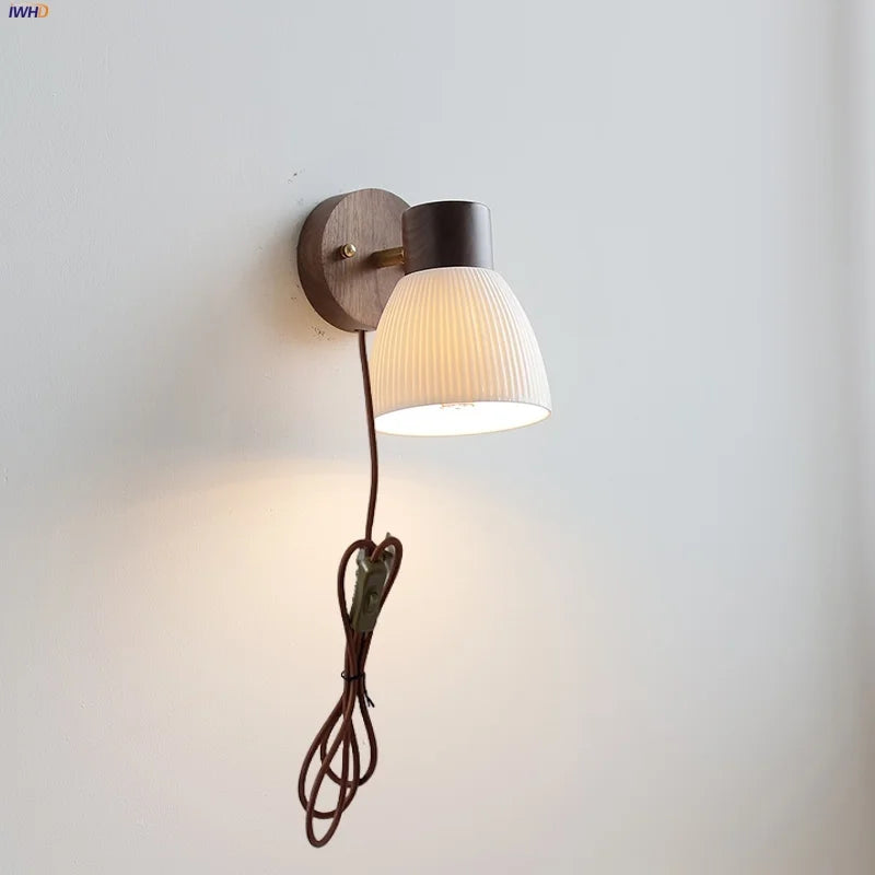 lampe murale moderne abatjour blanc translucide bois marron foncé motifs rayonnants semi transparent switch