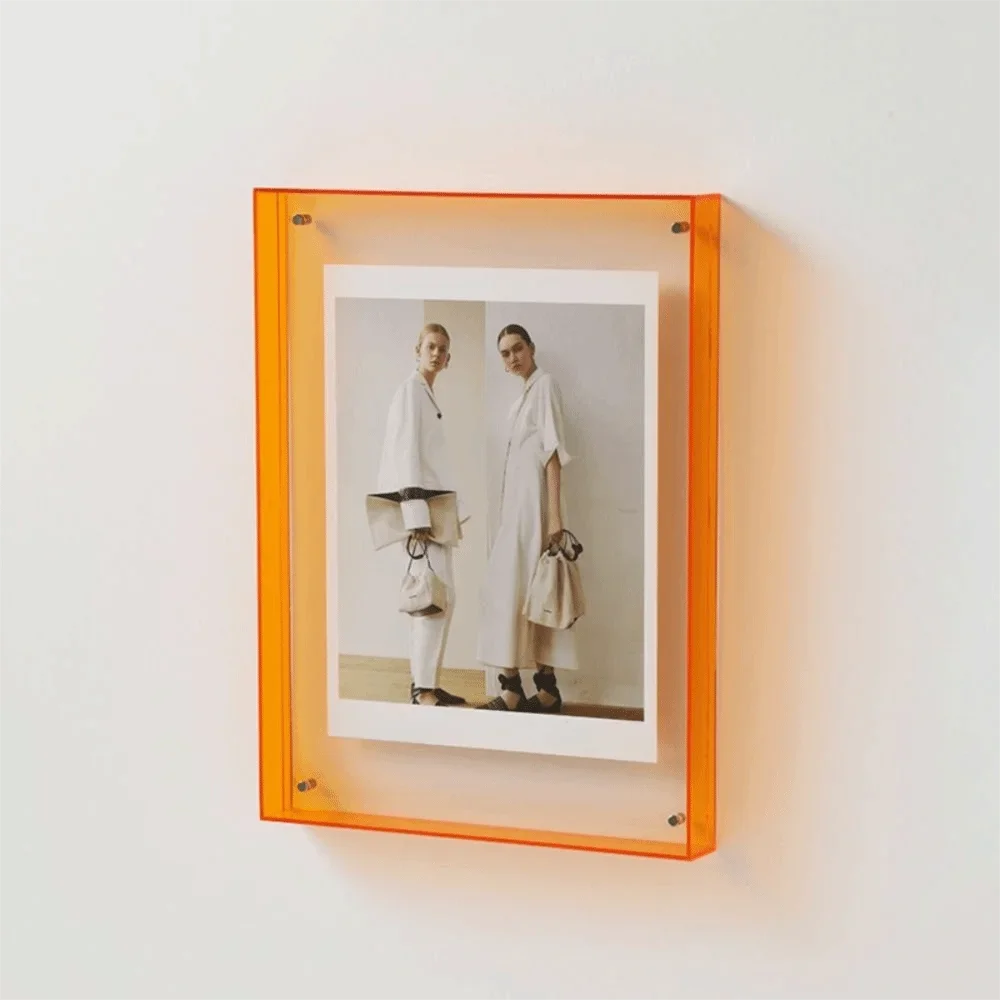 cadre photo mural moderne transparent jaune orange gris vert bleu rose suspension vis fixe