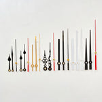aiguilles horloge murales métal dorées noires blanches rouges modernes élégantes mouvement quartz fixations remplacent