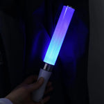 lampe torche rechargeable blanc moderne lanière fixations extérieure flux lumineux minimaliste