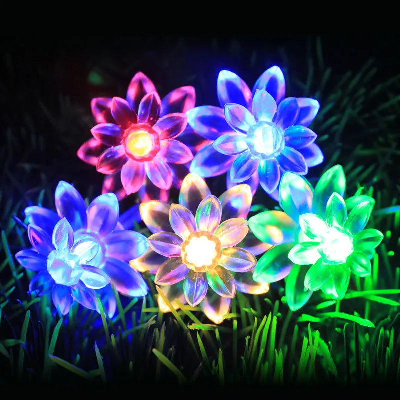 guirlande lumineuse fleurs colorées jardin nocturne décoration extérieure féerique chaleureuse led festive