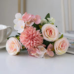 bouquet fleurs artificielles soie moderne blanc rose clair violet intérieur décoration anniversaire mariage table