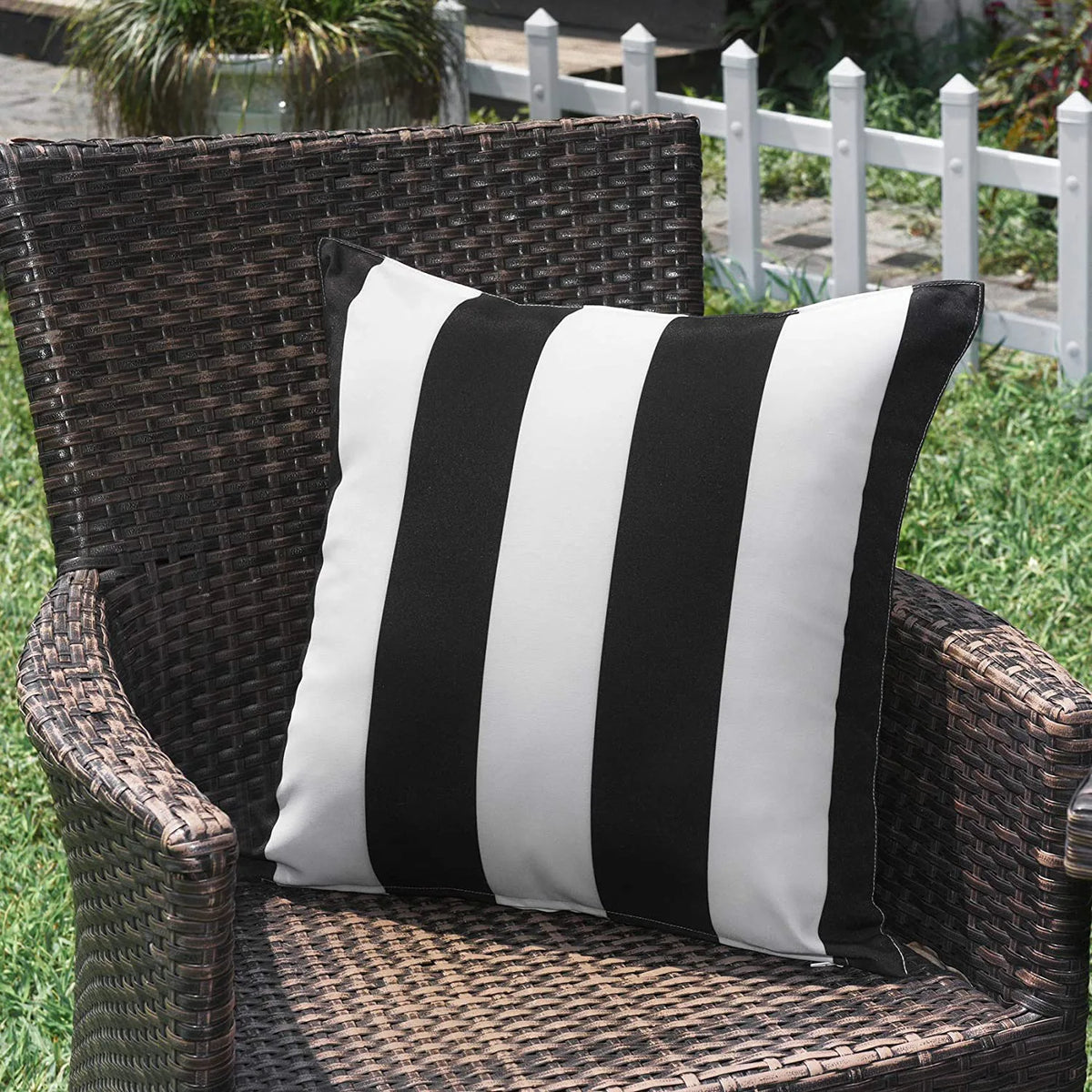 housse coussin extérieure imperméable polyester moderne motif rayé noir blanc 30x50cm 45x45cm