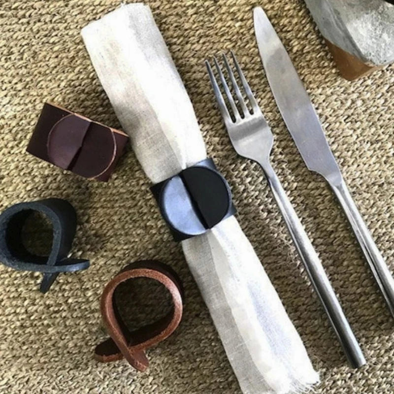 anneaux serviettes cuir noir marron clair modernes respectueux environnement minimalistes decoration table