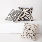 coussin brodé géométrique moderne beige noir amovible lavable