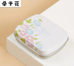 boîtes métal réutilisables fleurs motifs vintage noir blanc bleu rose vintage organisateur maison