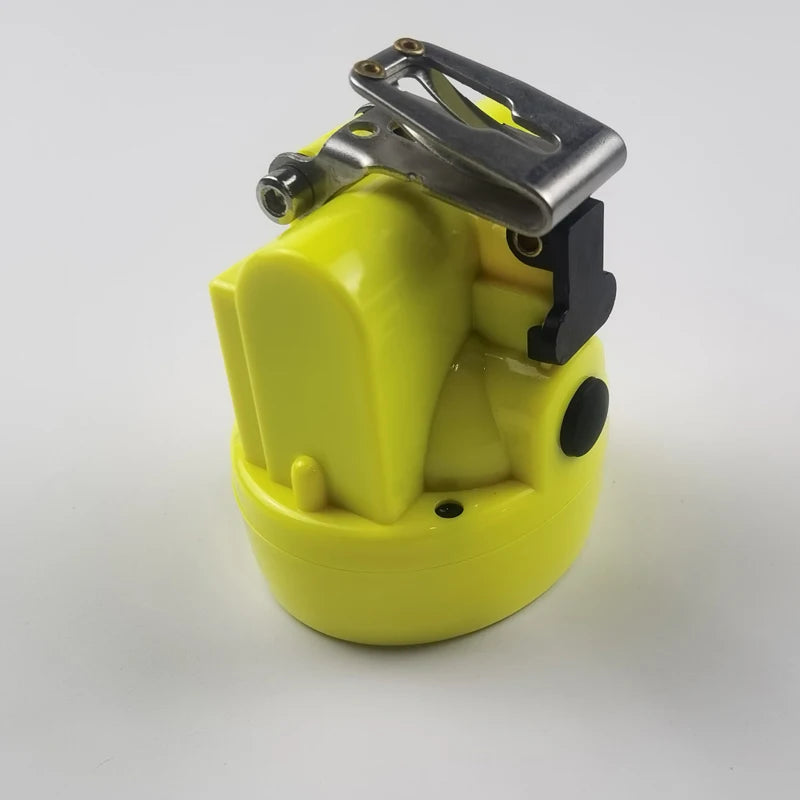 lampe torche jaune led clip métallique moderne batterie ion lithium angle faisceau 60 degrés