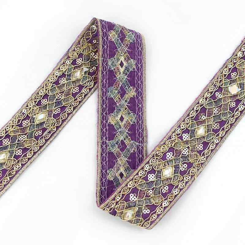 ruban dentelle brodé motifs géométriques décorations couture robes soirée luxe élégant