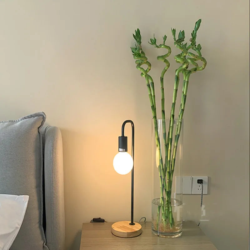Décoration d'aquarium avec bambou artificiel et poissons