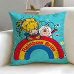 housse coussin vintage cartoon arc ciel personnages étoiles 45x45cm polyester bleu jaune rose noir