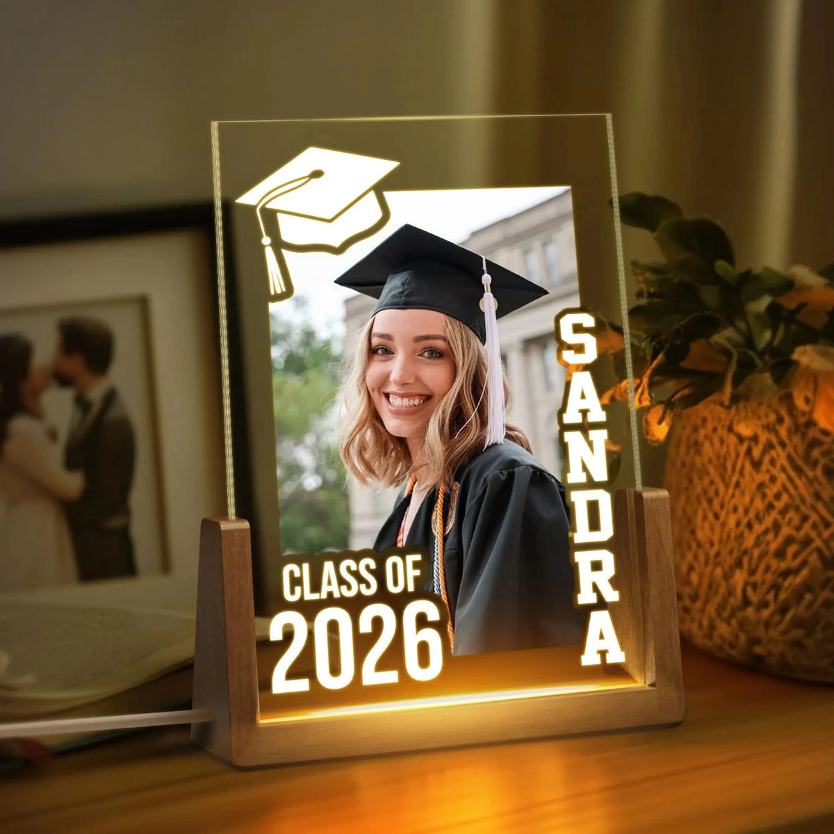 lampe photo personnalisée graduation bois naturel moderne nom class of 2026