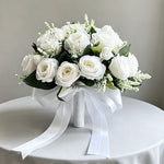 bouquet fleurs artificielles roses blanches vertes mariage blanc voile romantique classique