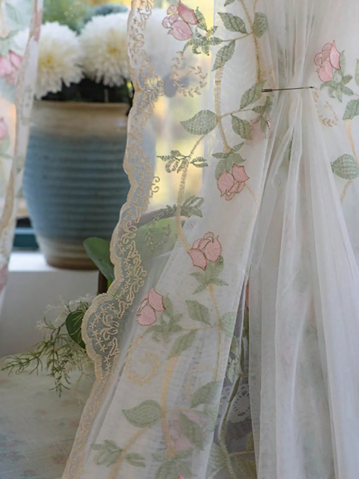 rideau floral transparent romantique blanc rose vert dentelle echangement daillets balcon chambre