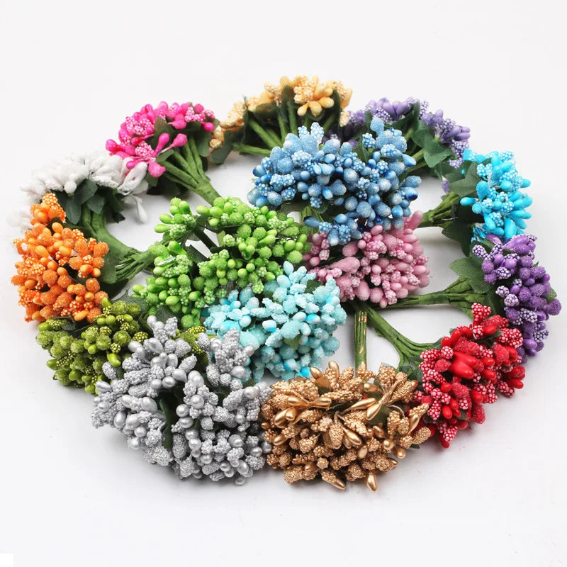 décoration intérieure bouquets artificiels fleurs boutons modernes variées feuilles vertes