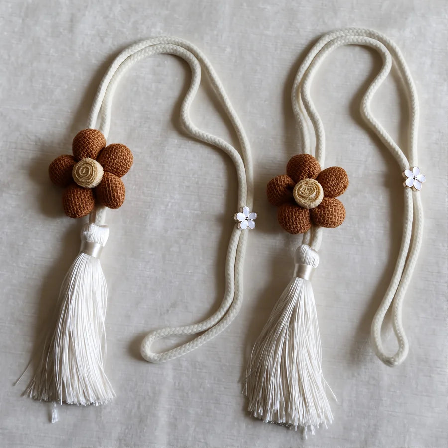 décorations suspendues bohèmes fleurs pompons cordes tressées couleur naturelle artisanat chambre salon