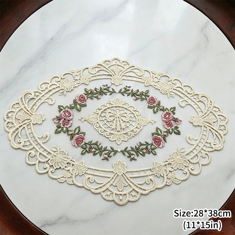 serviettes table vintage broderie florale dentelle rose blanc vert