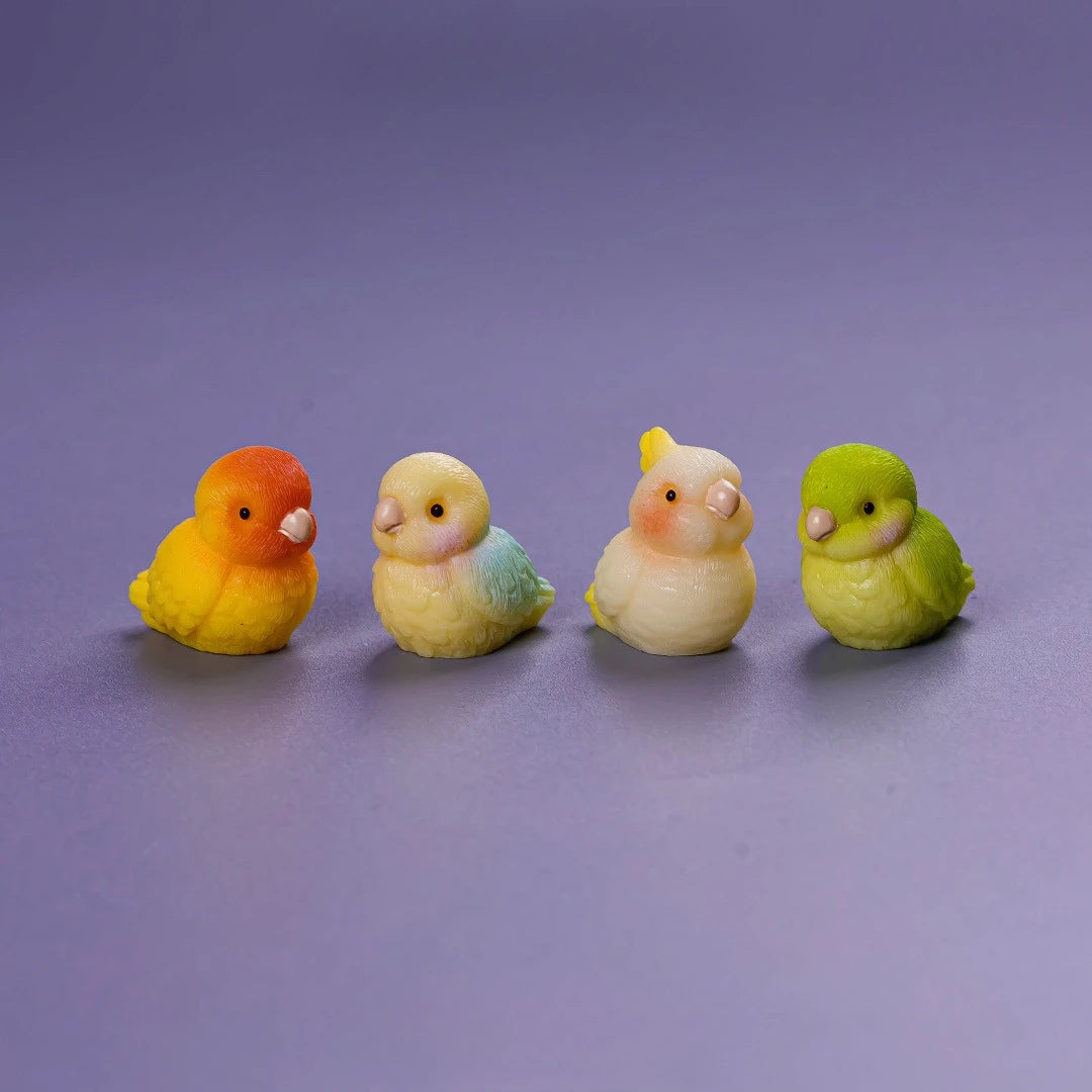 ornements miniature oiseaux mignons résine jaune orange vert blanc crème