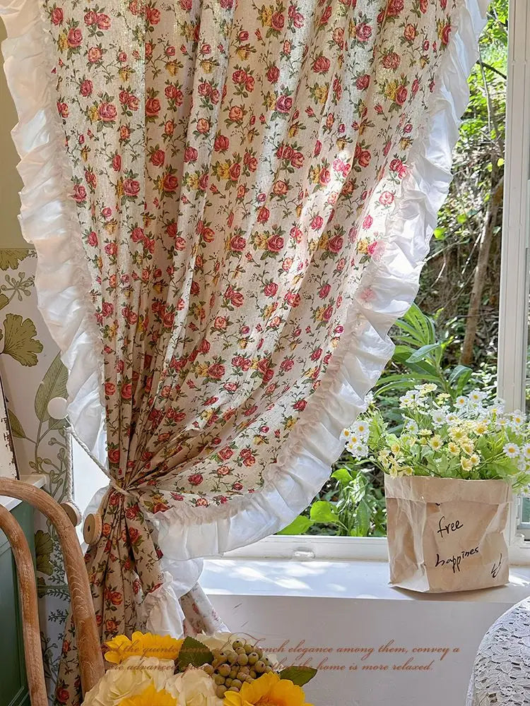 rideau fenêtre vintage fleurs motif romantique blanc rouge jaune vert campagnard