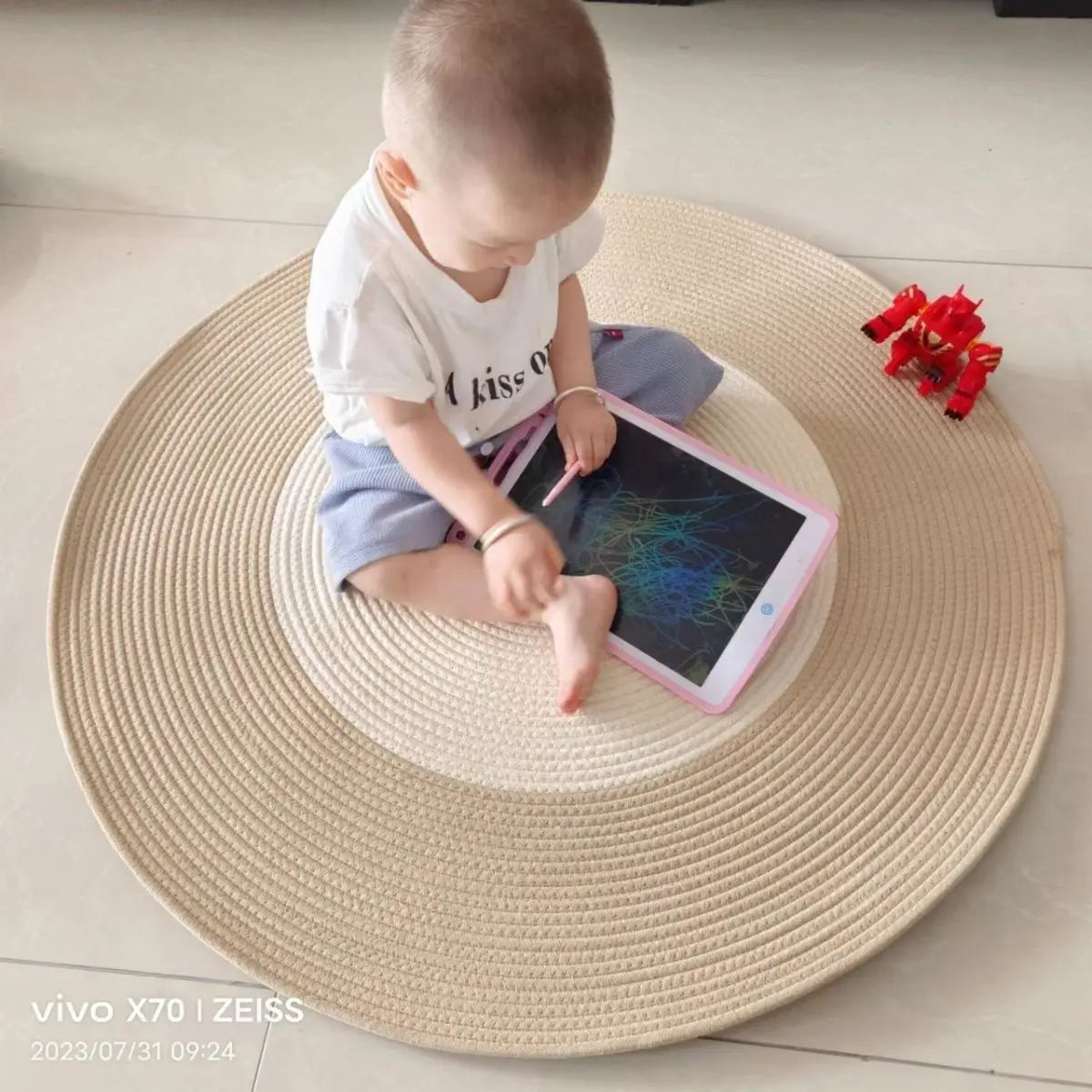 tapis rond boho spirale concentrique franges blanches beige clair decoratif chambre lavable PVC fibre