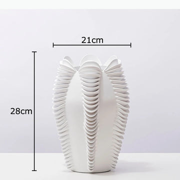 vase moderne noir blanc rayures verticales texture ondulée décoration table arrangement fleurs minimaliste