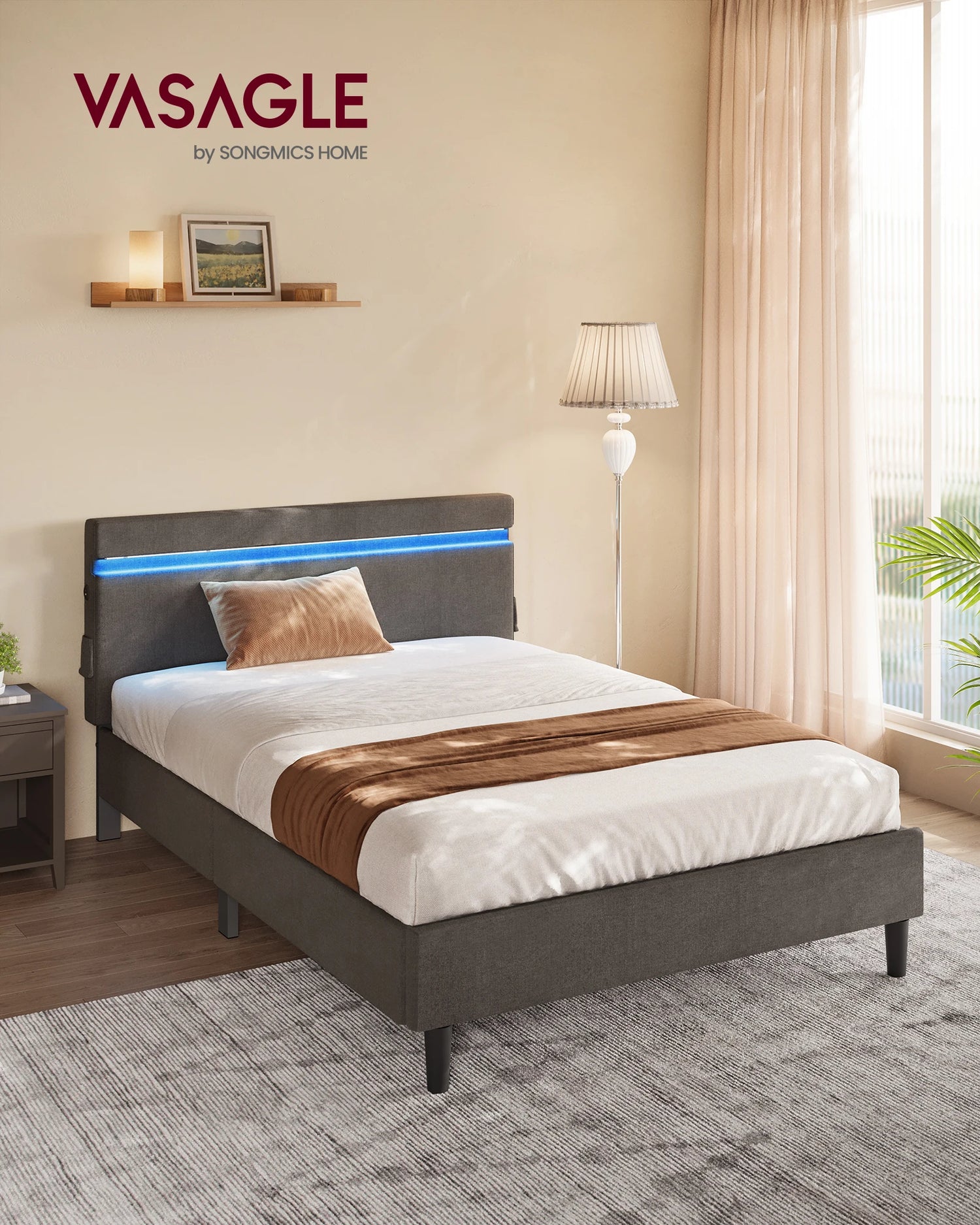 Lit simple métal gris clair 140x190 cm avec tête de lit LED dans une chambre moderne