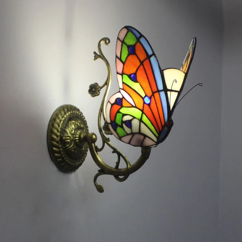 applique murale art nouveau papillon verre coloré bleu rouge verte fixée mur blanc or
