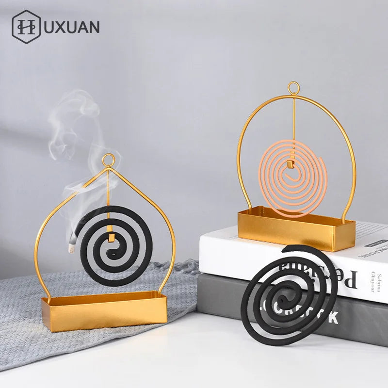 bougie parfumée spirale or noir support moderne clips minimaliste deco chambre parfum bois clair