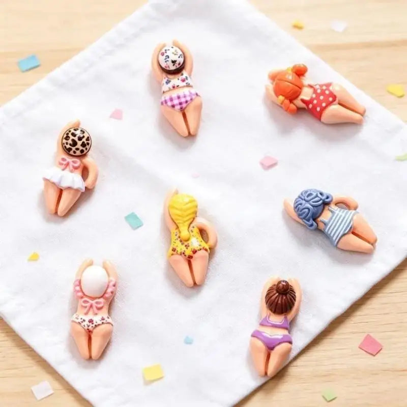 figurines résine personnes allongées peau claire vêtements colorés rayures pois léopard cartoon bijoux diy