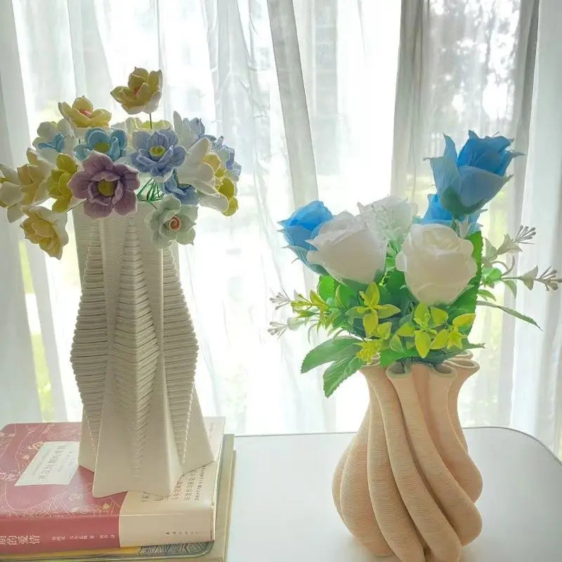 vase moderne blanc rayures fines porcelaine table arrangement floral accessoire maison minimaliste