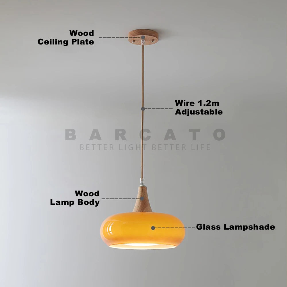 Lustre orange allumé créant une ambiance chaleureuse dans un intérieur
