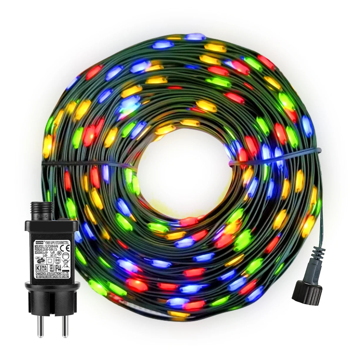 Guirlande lumineuse LED blanche enroulée autour d'un sapin de Noël