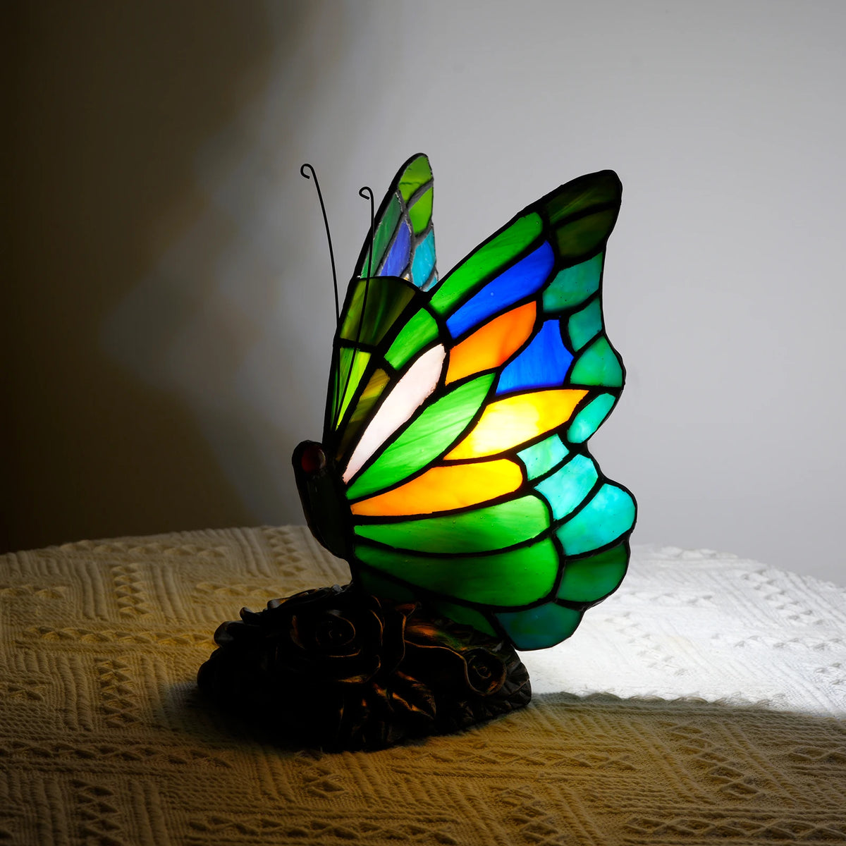 lampe table tiffany papillon floral verte bleue opacité vitrail artisanal chambre