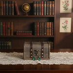 coffre bijoux bois vintage marron bandes boutons dorés serrure bracelets boucles doreilles rouge blanche