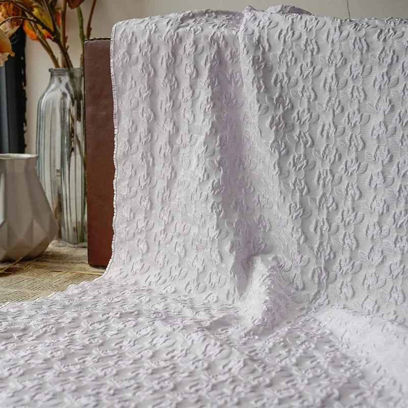 tissu polyester violet clair motifs floraux relief transparent decoratif 140cm large