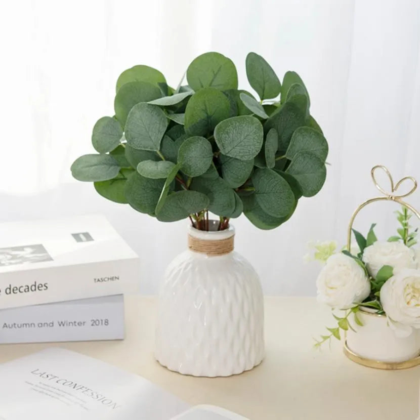 plantes artificielles eucalyptus roses blanches vase blanc décoration moderne
