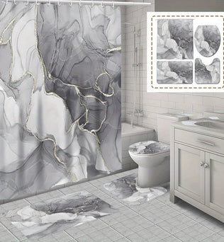 Rideau de douche en argent élégant, pendu sur une tringle à rideau, dans une salle de bain au design intérieur moderne. Le rideau complète parfaitement les accessoires de plomberie en argent, le robinet et les installations de plomberie visibles. Le fond de la salle de bain est embelli par des carreaux de marbre blancs et des éléments de design d'intérieur comprenant des accessoires de salle de bain.