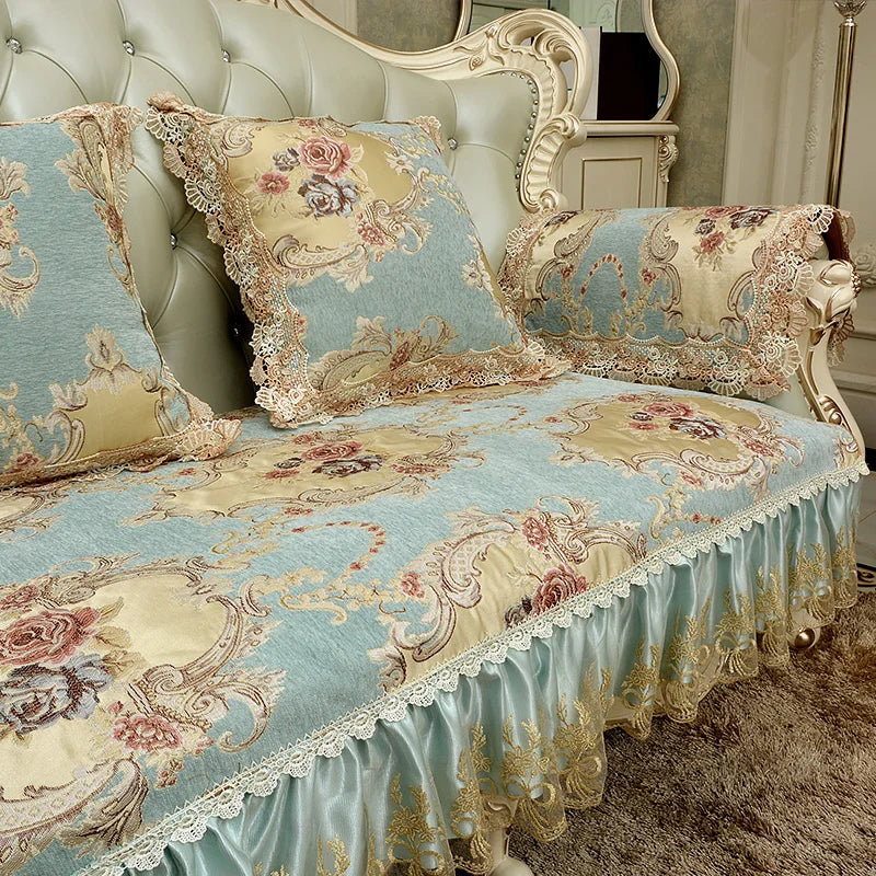 Un lit recouvert d'une élégante parure de style baroque, avec des motifs floraux luxuriants et de la dentelle raffinée, offrant une atmosphère romantique et raffinée dans cette chambre.