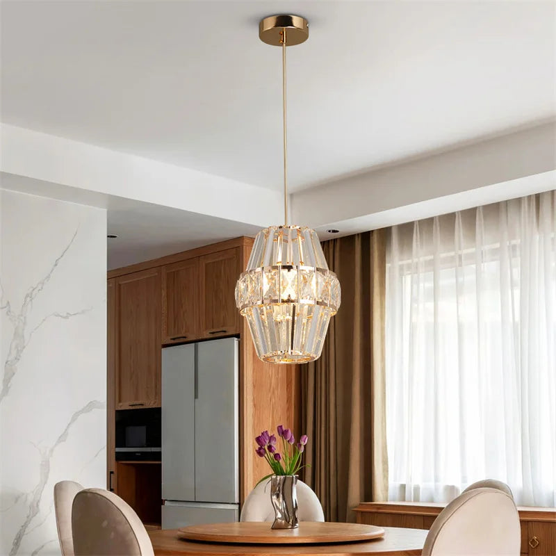 Suspension lumineuse moderne transparente facettes géométriques câble doré élégante chambre salon
