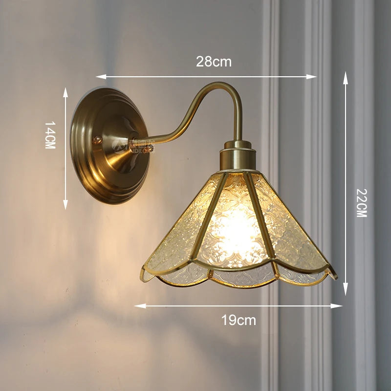 suspension lumineuse verre teinté art deco or marron bleu clair motifs géométriques opacité chaînes