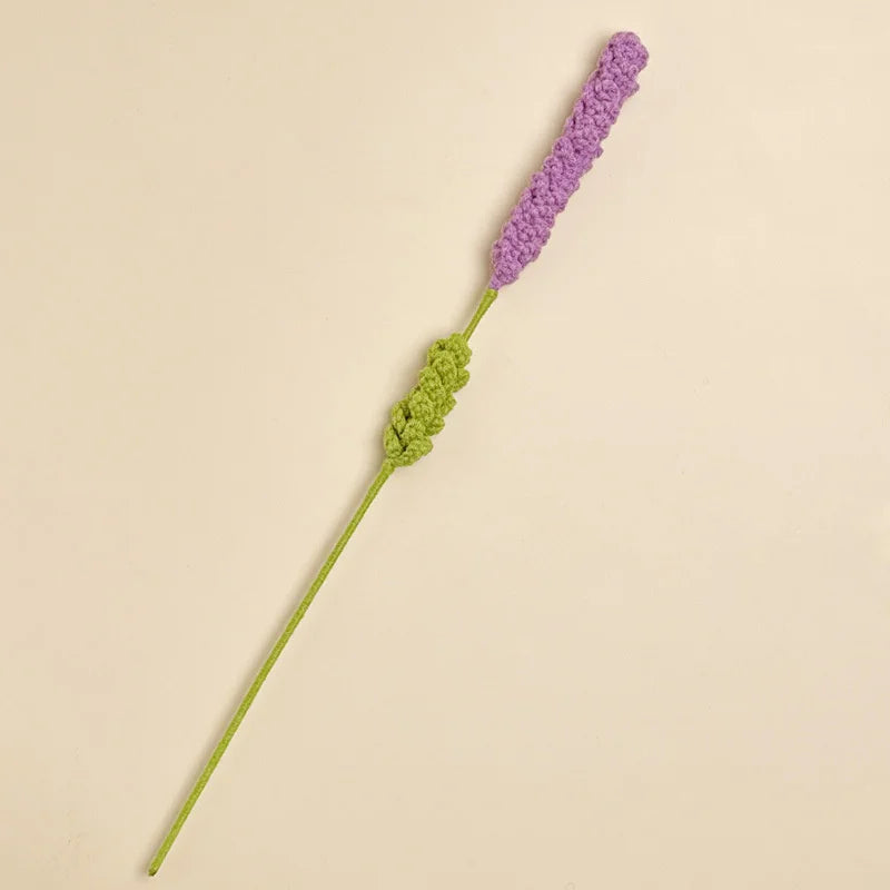 bouquet fleurs artificielles tricotées violettes blanches vertes artisanal crocheté intérieur décoration maison